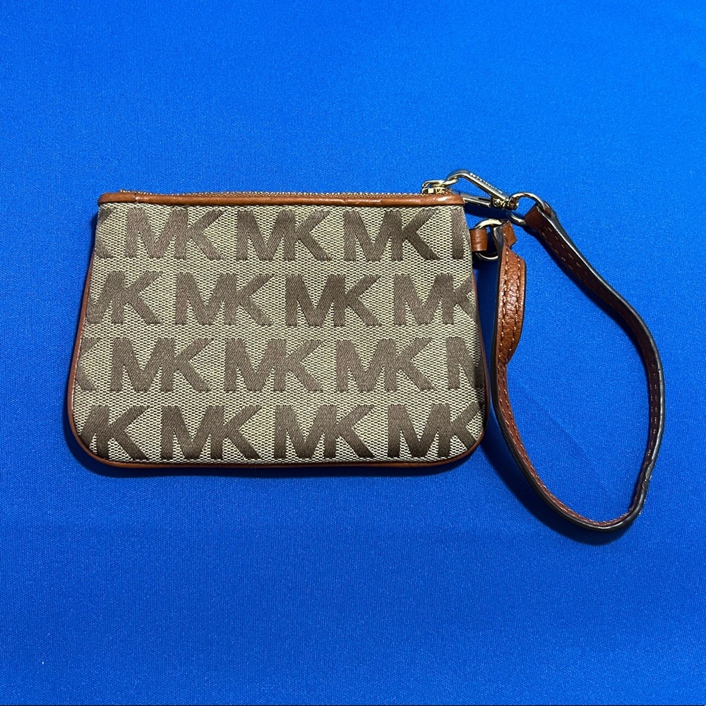 michael kors wristlet